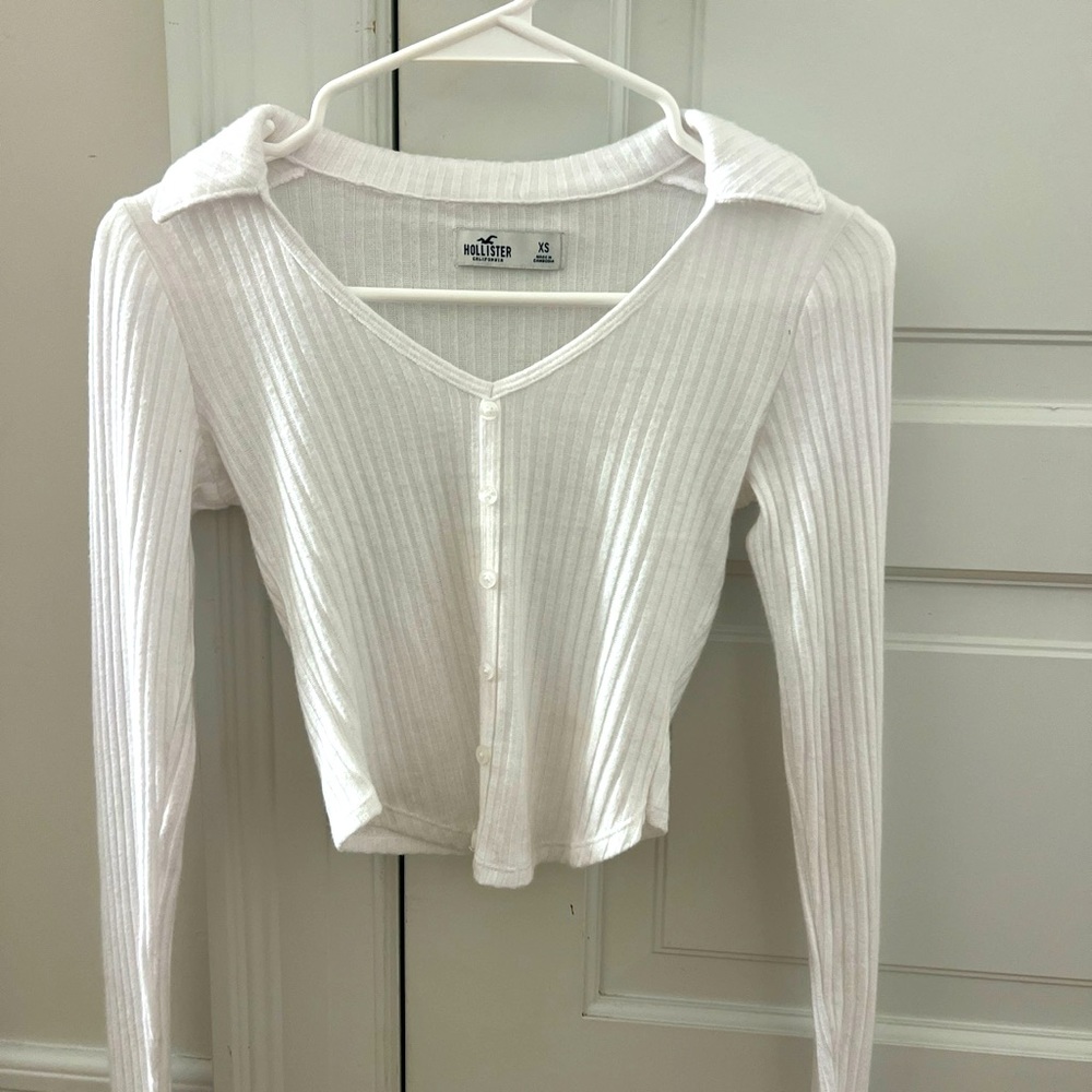 Hollister brand new white long sleeve cropped tee, size xs, cotton soft material